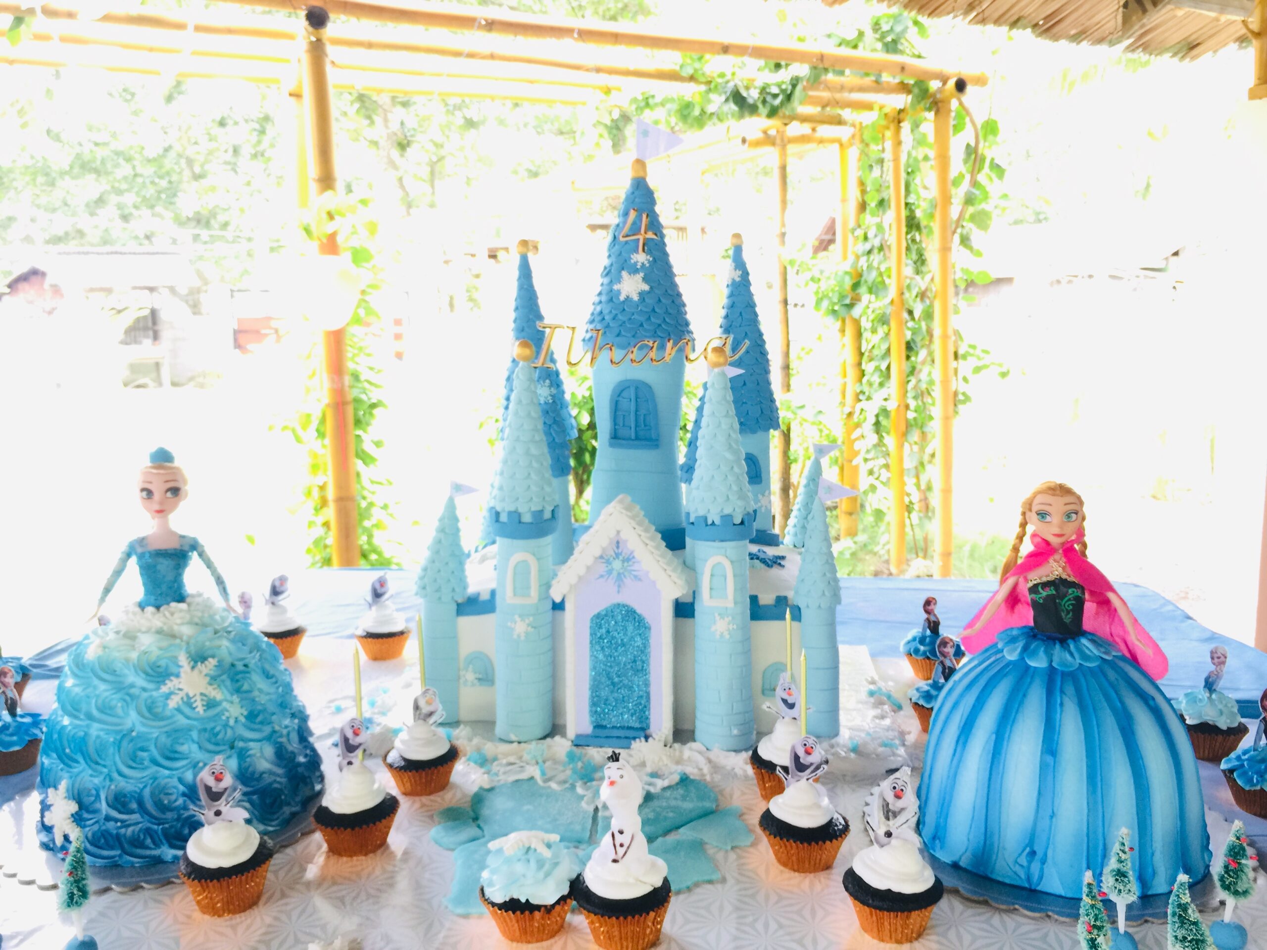 Frozen cake set for girls - castle, Elsa, Anna, and Olaf