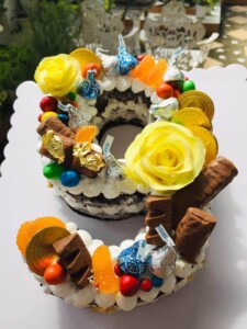 number 9 cake - chocolates & flowers