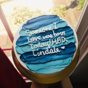 minimalist cake, shades of blue