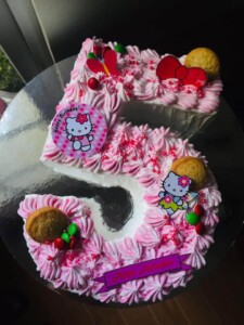 number 5 cake design - hello kitty