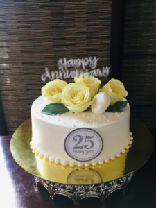 simple wedding cake flower
