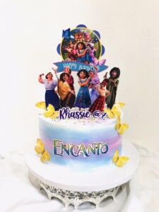 encanto cake design - madrigal family